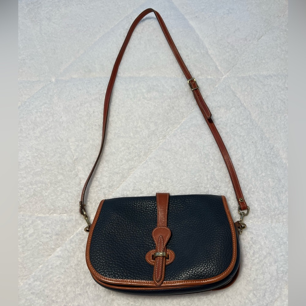 Vintage Dooney & Bourke crossbody bag